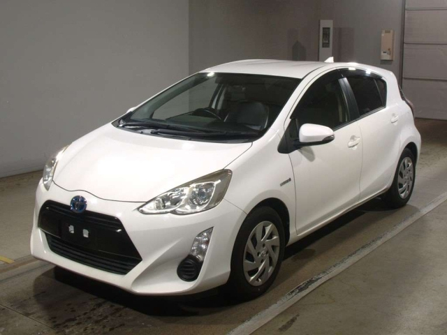 TOYOTA AQUA 2015