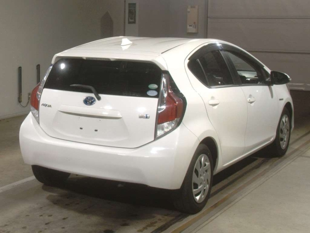 TOYOTA AQUA 2015