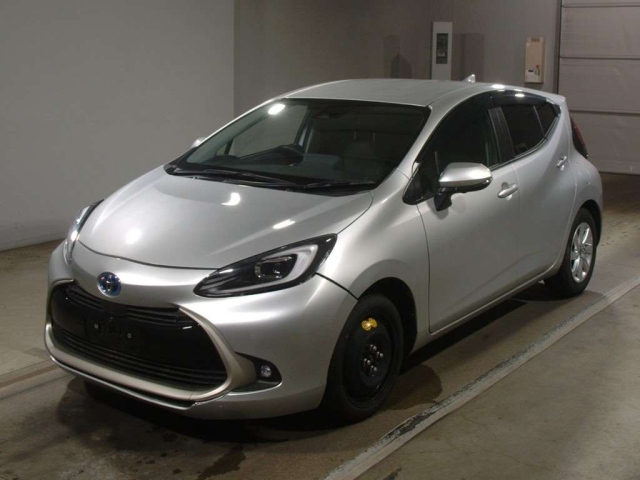 TOYOTA AQUA 2025