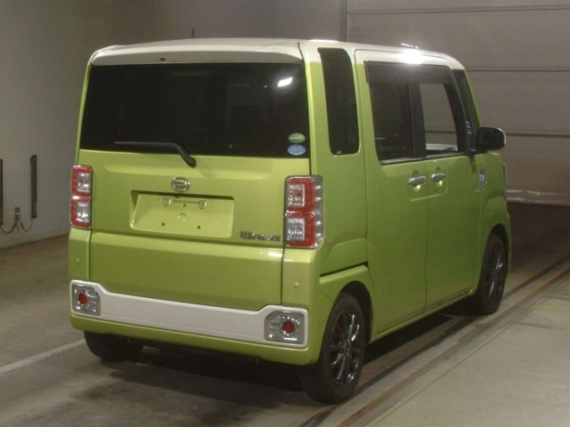 DAIHATSU WAKE 2016