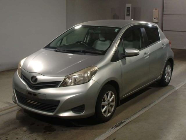 TOYOTA VITZ 2011