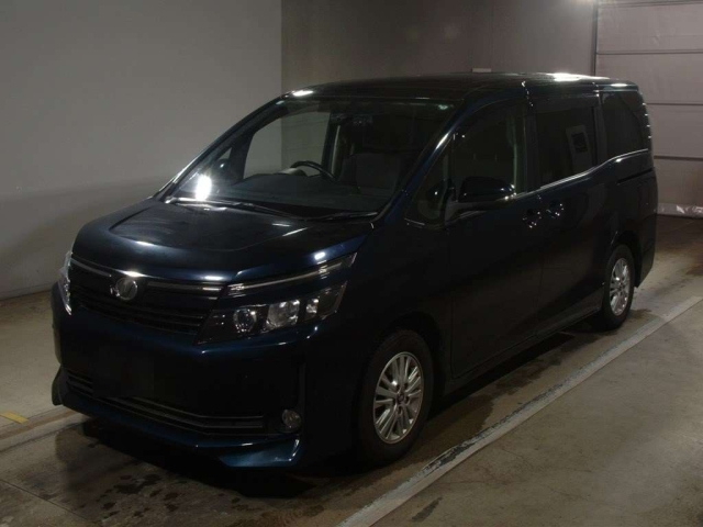 TOYOTA VOXY 2014