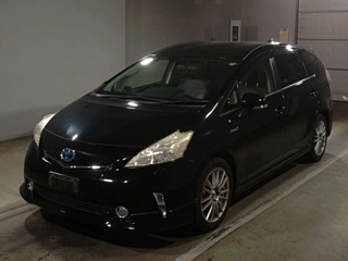 TOYOTA PRIUS ALPHA 2013