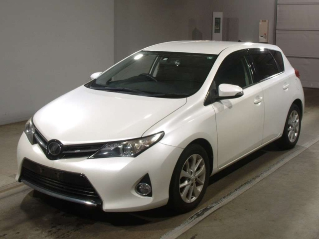 TOYOTA AURIS 2012