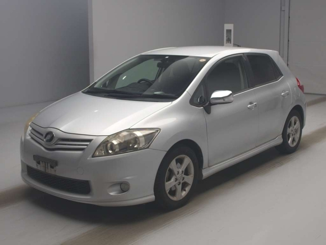 TOYOTA AURIS 2011