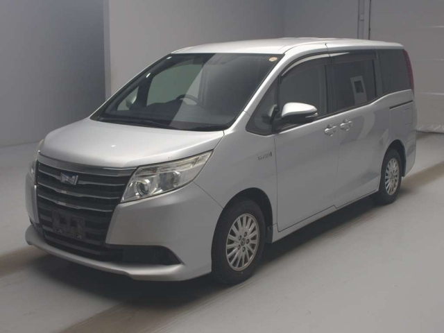 TOYOTA NOAH 2015