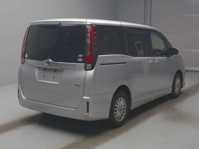 TOYOTA NOAH 2015