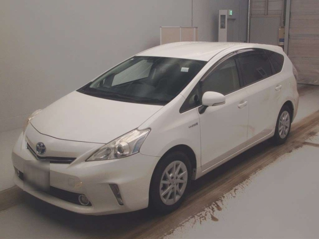 TOYOTA PRIUS ALPHA 2013