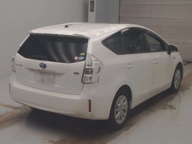 TOYOTA PRIUS ALPHA 2013