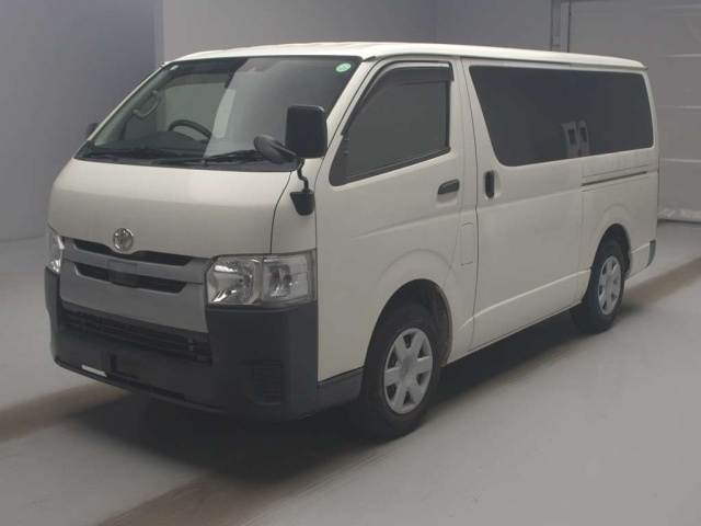 TOYOTA HIACE VAN 2018