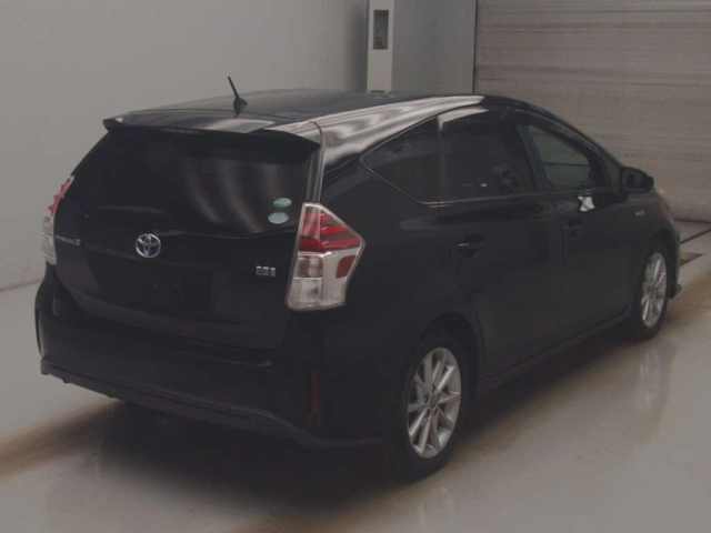 TOYOTA PRIUS ALPHA 2015