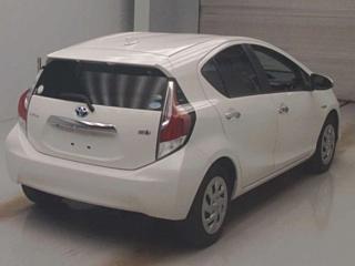 TOYOTA AQUA 2016