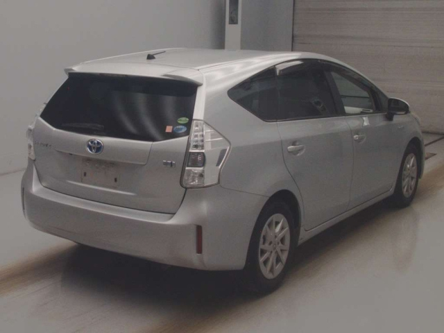 TOYOTA PRIUS ALPHA 2013