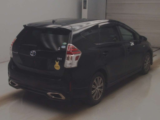 TOYOTA PRIUS ALPHA 2015