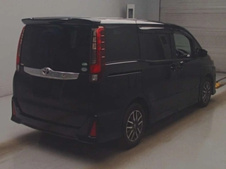 TOYOTA NOAH 2015