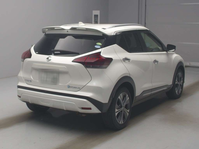 NISSAN KIX 2020