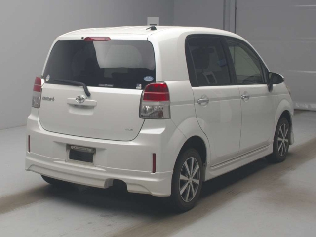 TOYOTA SPADE 2012