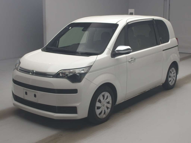 TOYOTA SPADE 2018