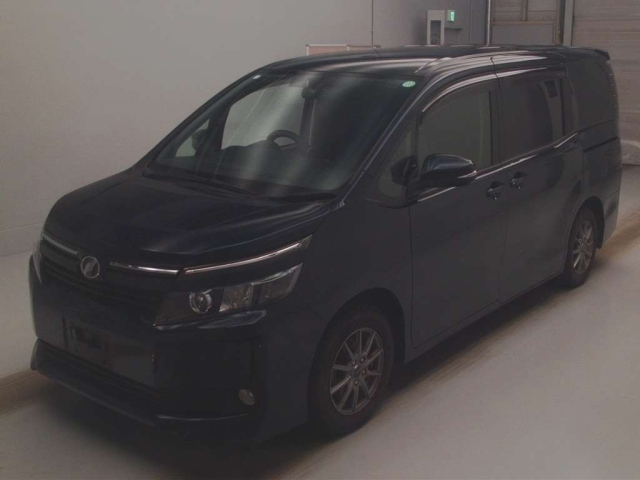 TOYOTA VOXY 2014