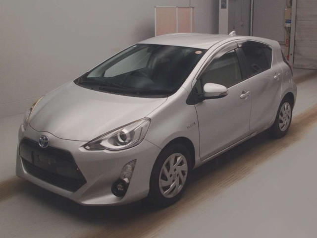 TOYOTA AQUA 2015