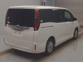 TOYOTA NOAH 2015