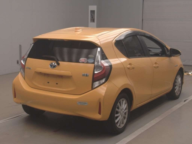 TOYOTA AQUA 2017
