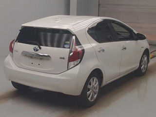 TOYOTA AQUA 2017