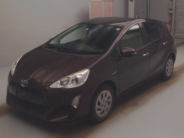 TOYOTA AQUA 2016