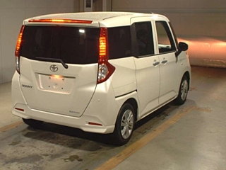 TOYOTA ROOMY 2022