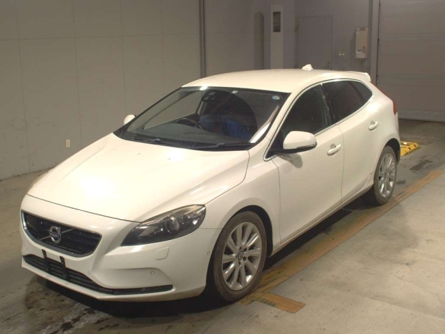 VOLVO V40 2015