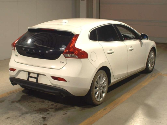 VOLVO V40 2015