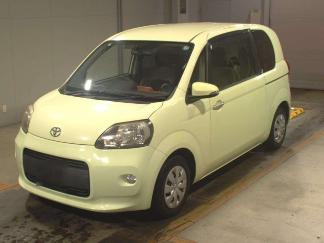 TOYOTA PORTE 2013