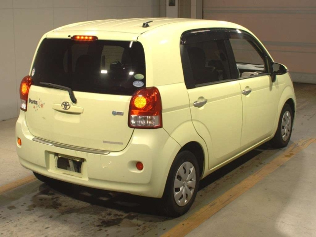 TOYOTA PORTE 2013