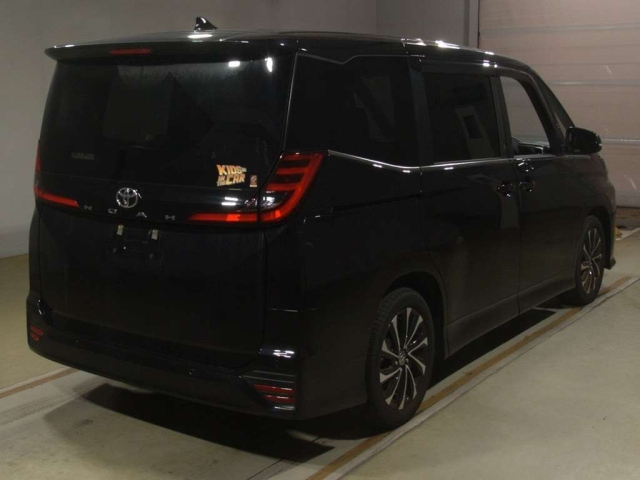 TOYOTA NOAH 2023