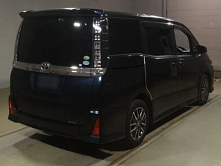 TOYOTA VOXY 2014