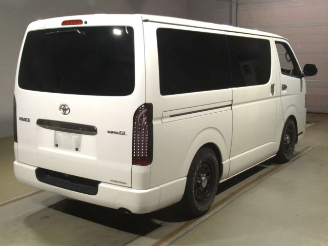TOYOTA HIACE VAN 2015