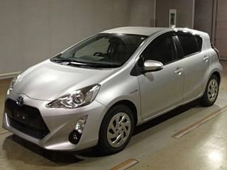 TOYOTA AQUA 2016