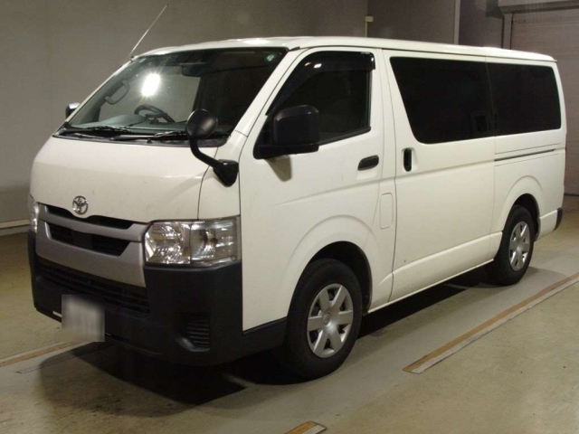 TOYOTA HIACE VAN 2021