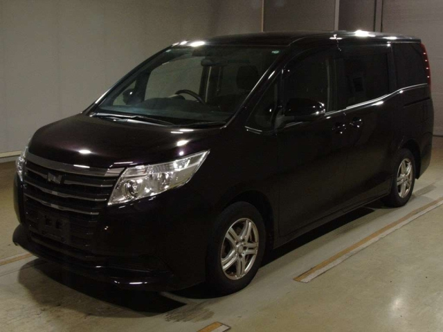 TOYOTA NOAH 2015