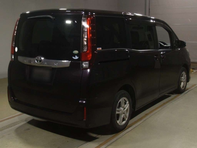 TOYOTA NOAH 2015