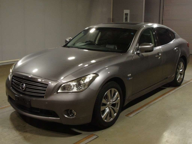 NISSAN FUGA 2013