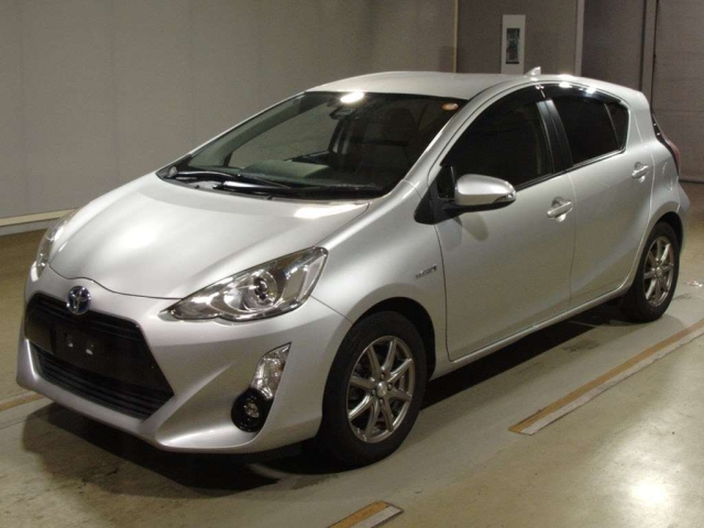 TOYOTA AQUA 2015