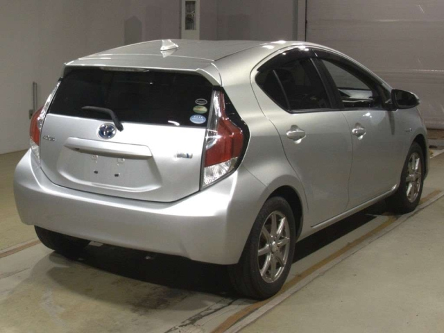 TOYOTA AQUA 2015