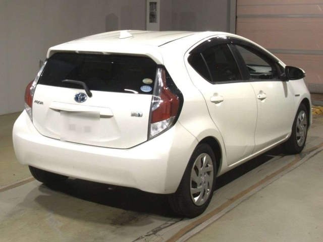 TOYOTA AQUA 2015