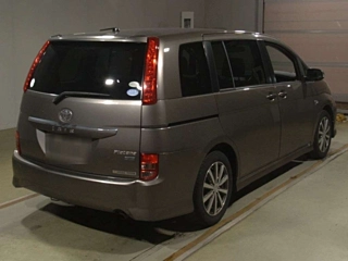 TOYOTA ISIS 2011