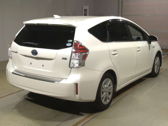TOYOTA PRIUS ALPHA 2015