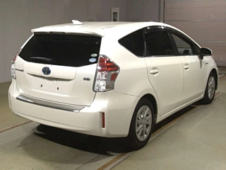 TOYOTA PRIUS ALPHA 2015