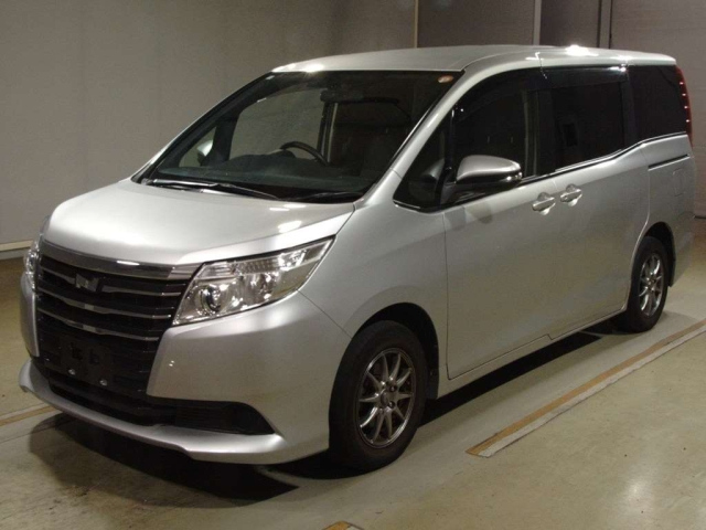 TOYOTA NOAH 2015