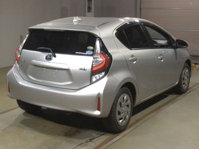 TOYOTA AQUA 2017