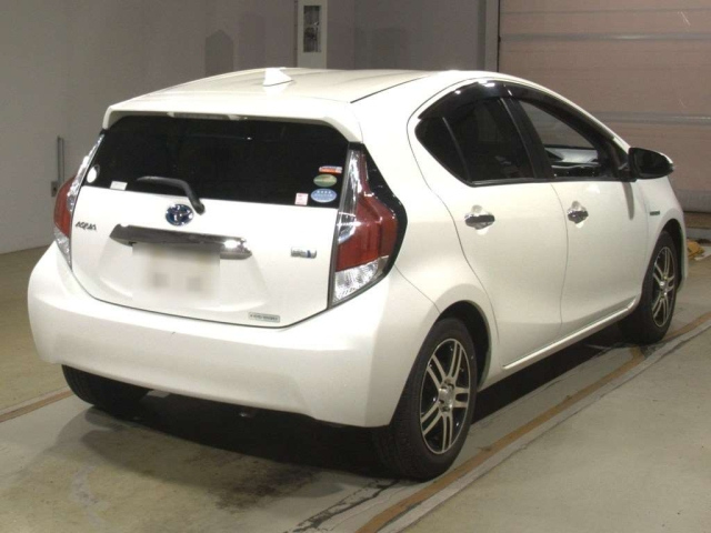 TOYOTA AQUA 2017